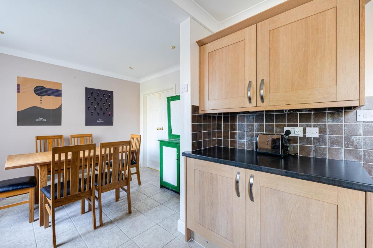 George Harrison'S Former 3Bed Home In Liverpool Speke Buitenkant foto