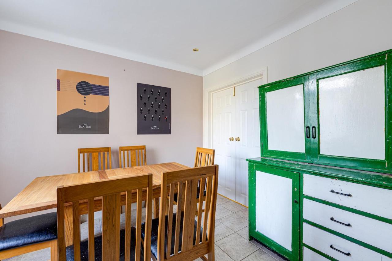 George Harrison'S Former 3Bed Home In Liverpool Speke Buitenkant foto