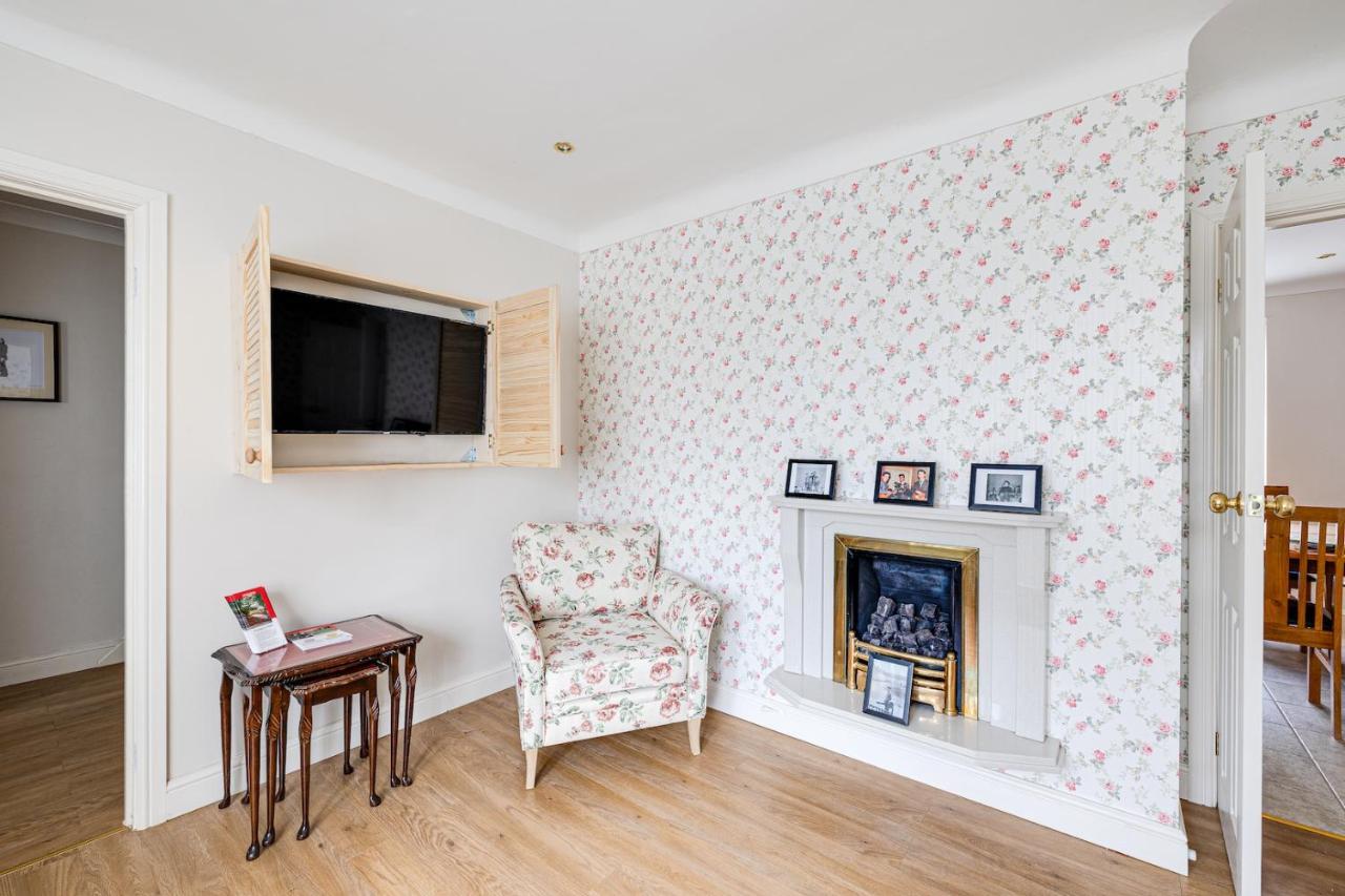 George Harrison'S Former 3Bed Home In Liverpool Speke Buitenkant foto